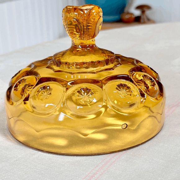 Vintage L.E. Smith Art Glass Round Butter Dish # 4209 Moon and Stars in Amber - Picture 3 of 5